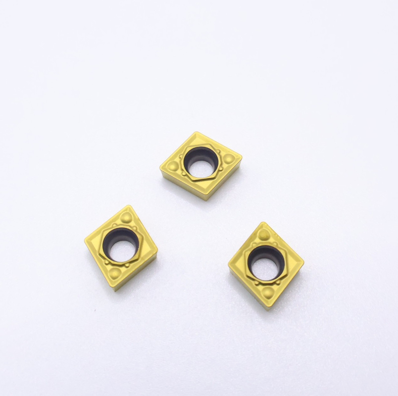 Glanz oppervlak CCMT060204-1HQ PV2110 Cermet-draaiinleggingen met HRA92,5 hardheid en PVD-coating