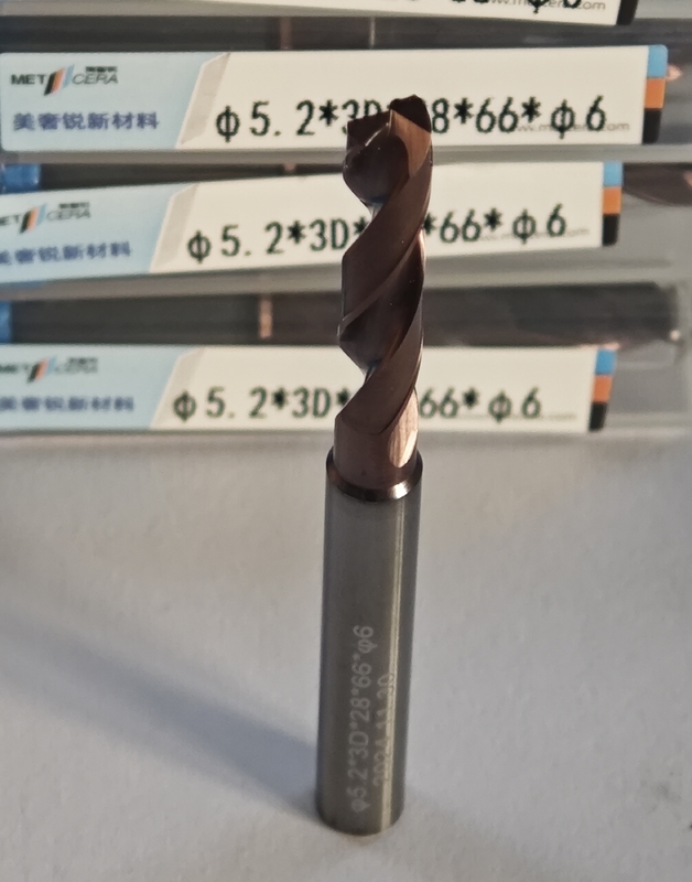 Solid Carbide 3D / 5D-boorboorcoating met G-External Coolant φ5.2 x 3D x 28 x 66 x φ6mm snijgereedschap