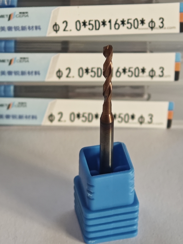 Hardheid HRC55-60 Solid Carbide 5D Boor Snijgereedschap φ2.0 x 5D x 16 x 50 x φ3mm G-Externe koelmiddelboor