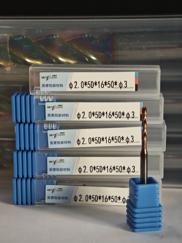 Hardheid HRC55-60 Solid Carbide 5D Boor Snijgereedschap φ2.0 x 5D x 16 x 50 x φ3mm G-Externe koelmiddelboor