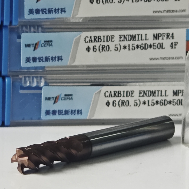 Solid Carbide Universal Cutting End Mills 4 Flutes Ronde neusmolen 6mm Φ6 R0.5 X15x6Dx50mm Voor voorgehard staalwerkstuk