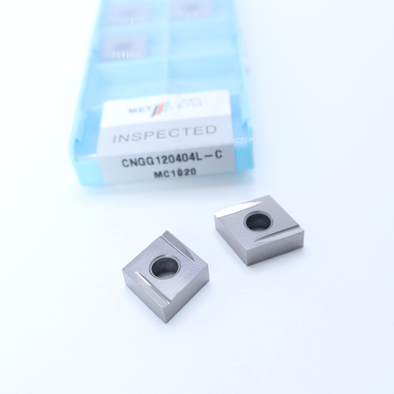 Werkstuk van koolstofstaal CNGG12 Cermet-draaiinleggingen met ongecoate coating en C-afwerking chipbreaker