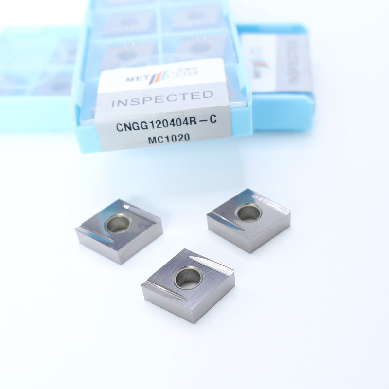 Werkstuk van koolstofstaal CNGG12 Cermet-draaiinleggingen met ongecoate coating en C-afwerking chipbreaker